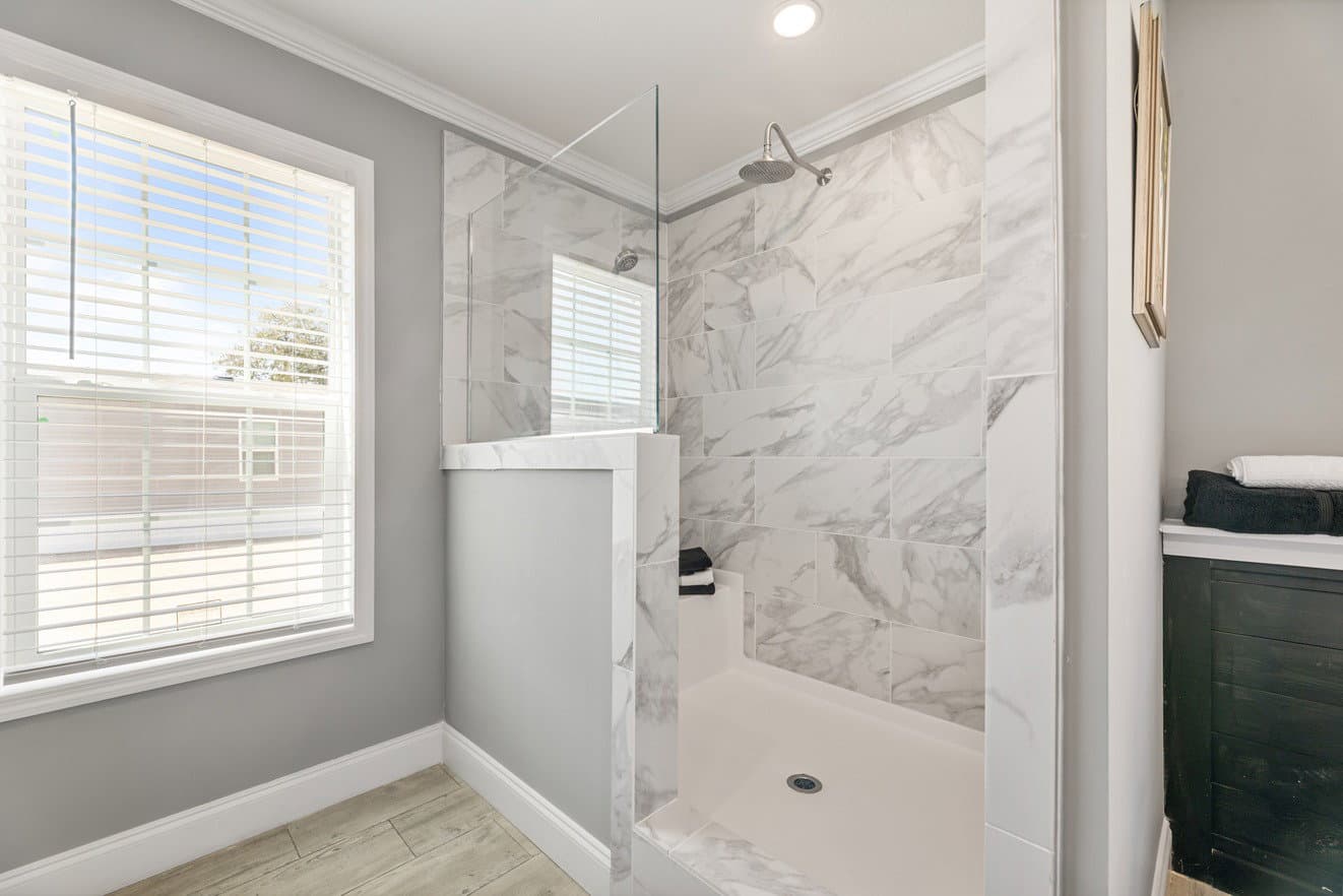 Jones 32764b bathroom home features