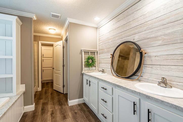 Isidro 32603c bathroom home features