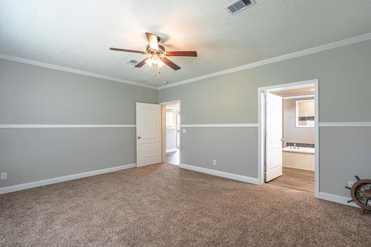 Thomas 32663b bedroom home features
