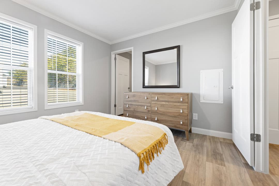 Cumberland duplex bedroom home features