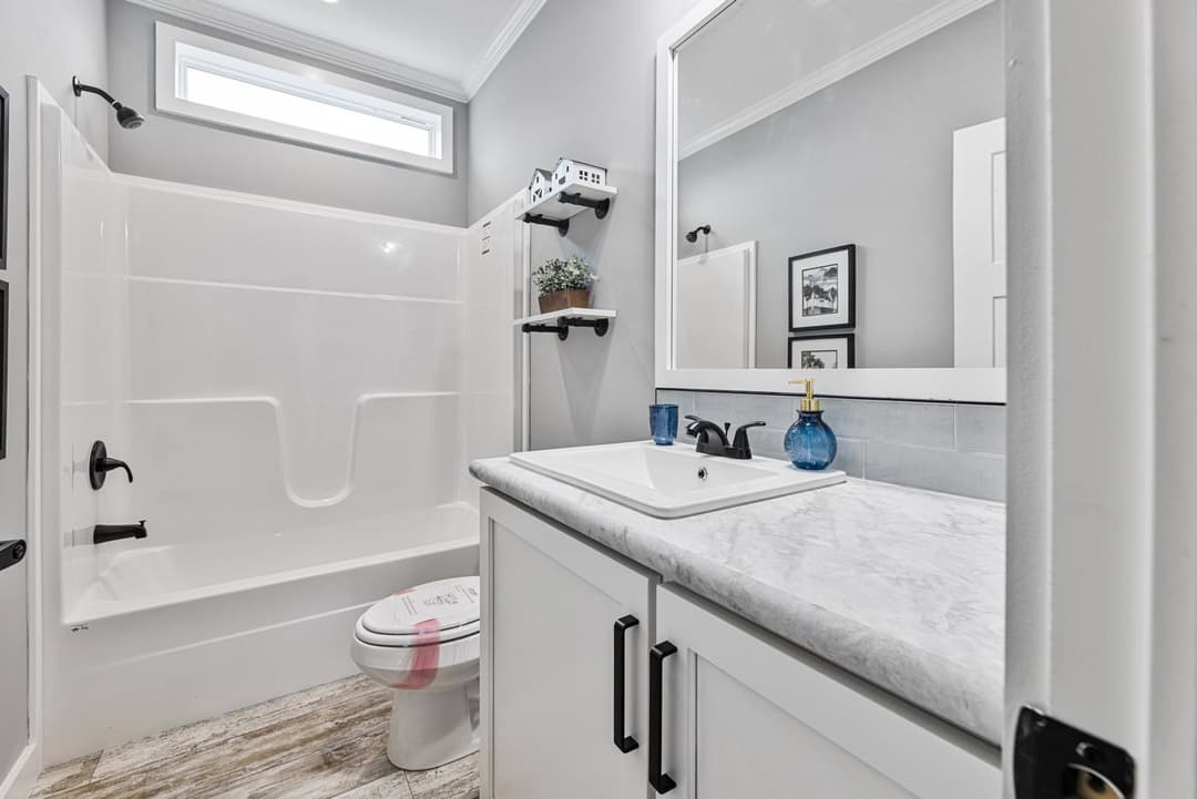 Cottage farmhouse 28522j bathroom home features