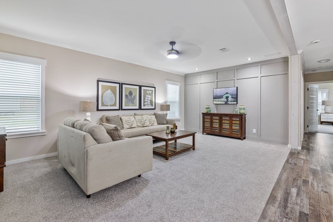 Pierce 28562a interior home features