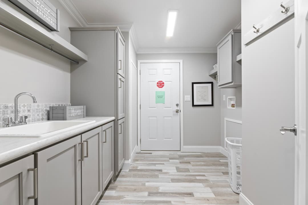 Isla ii 42484a interior home features