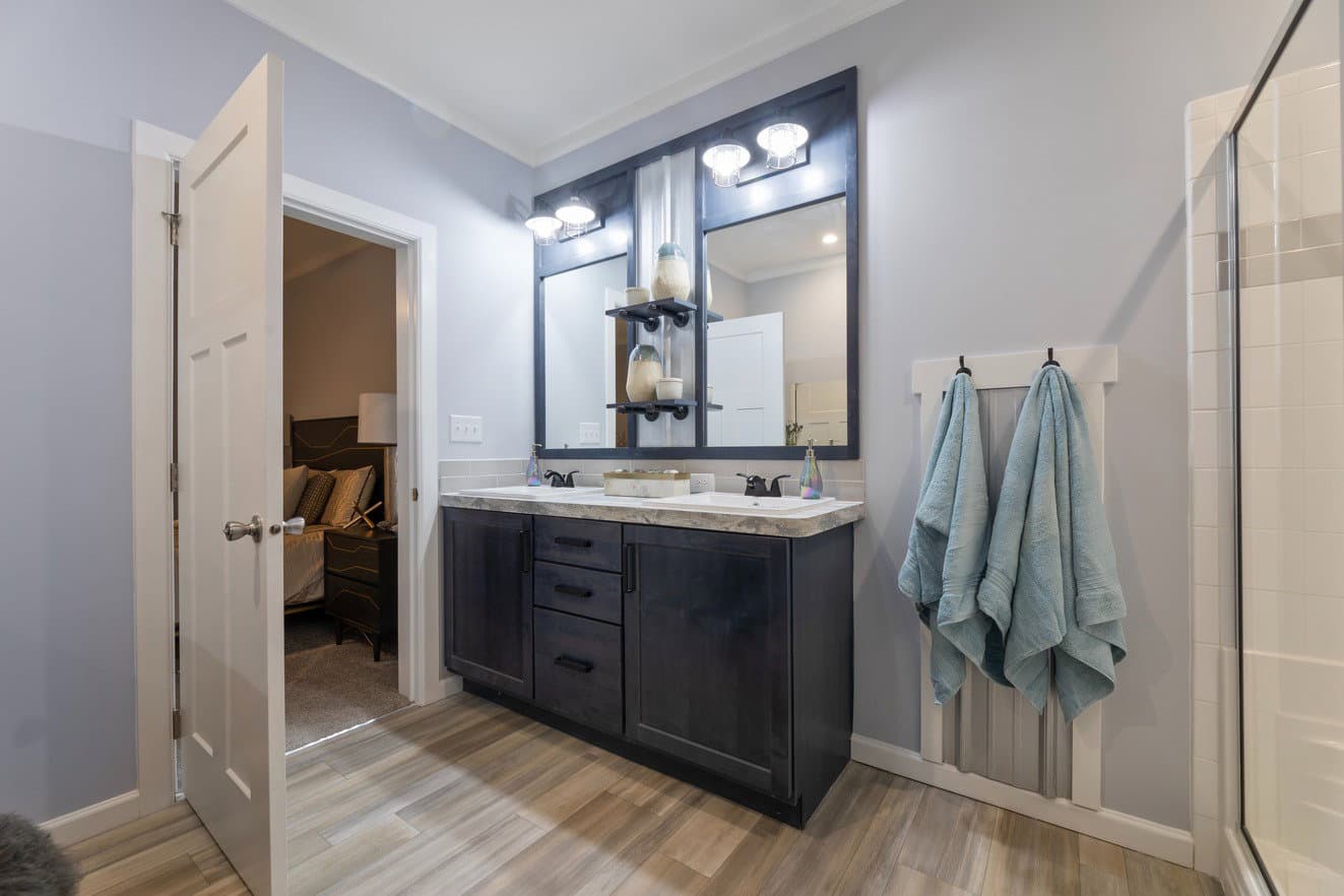 Finley 28684a bathroom home features