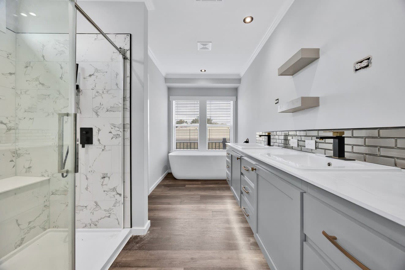 Draper 40764a bathroom home features