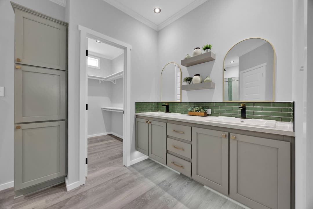 The quinn by cavco palm harbor in plant city bathroom home features