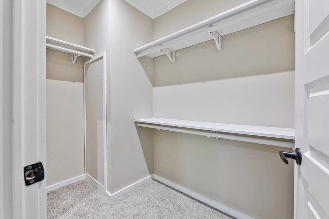 Pierce 28562a bedroom home features