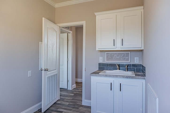 King 32764b interior home features
