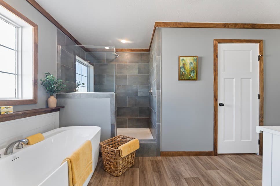 The reece 32764e by cavco moultri  home features