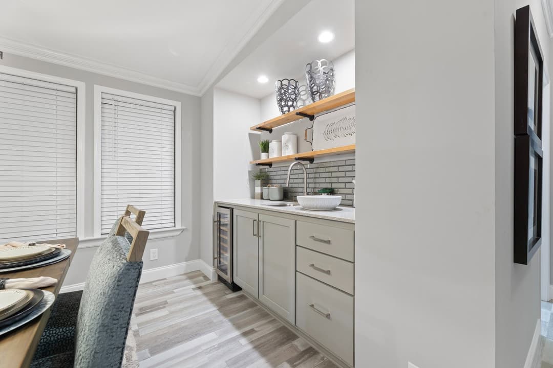 Isla ii 42484a interior home features