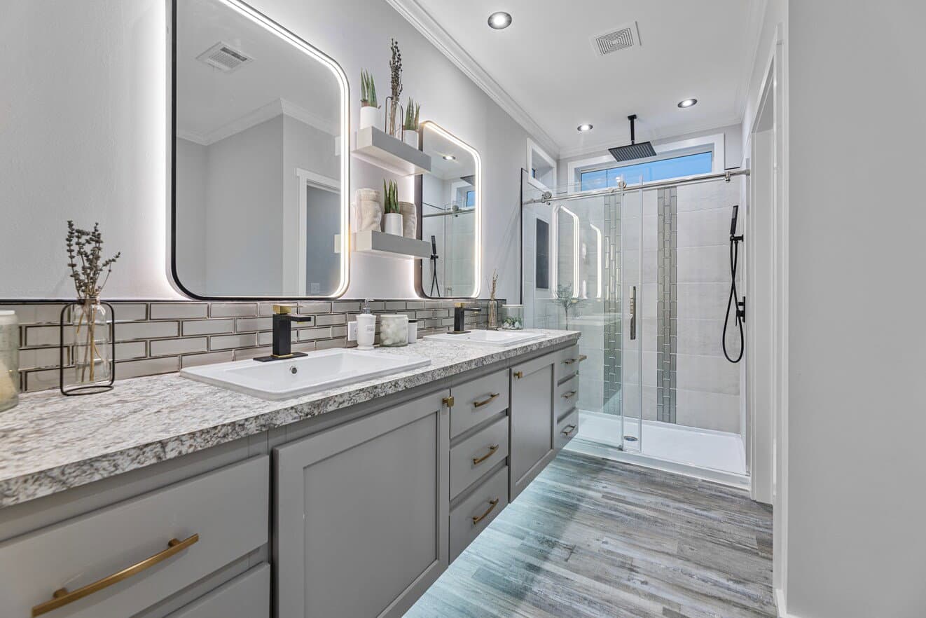 Davan 28683a bathroom home features