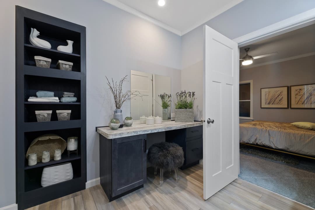 Finley 28684a bathroom home features