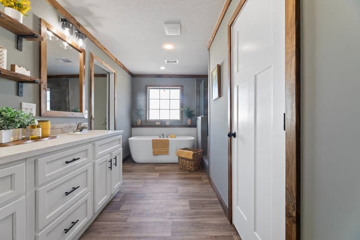 The reece by cavco moultrie bathroom home features