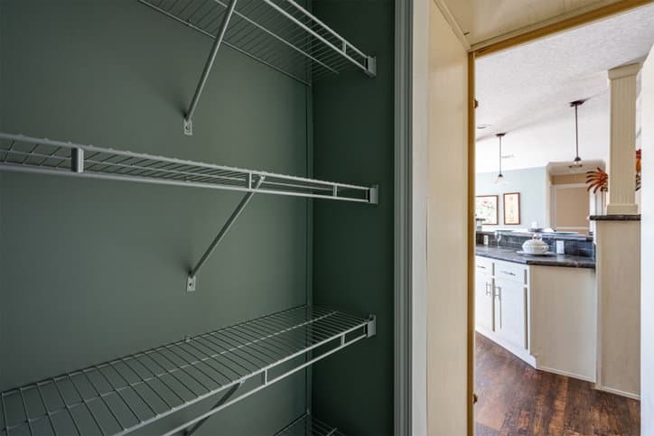 Bannister 28523c interior home features