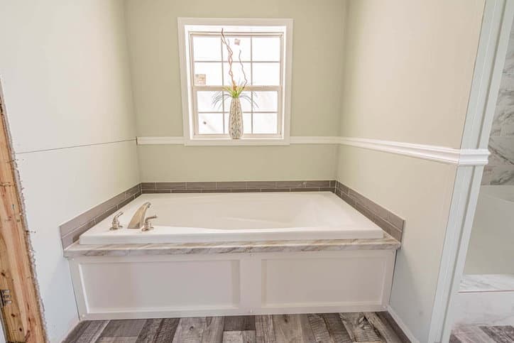 Camron 28563f bathroom home features