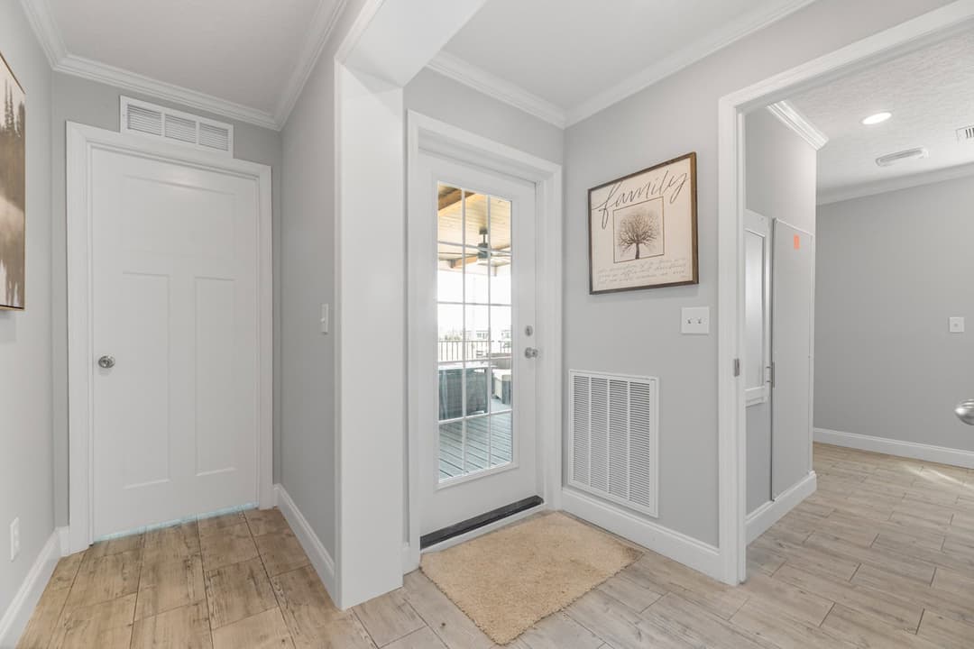 Jones 32764b interior home features